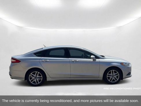 Used 2016 Ford Fusion SE FWD image 4