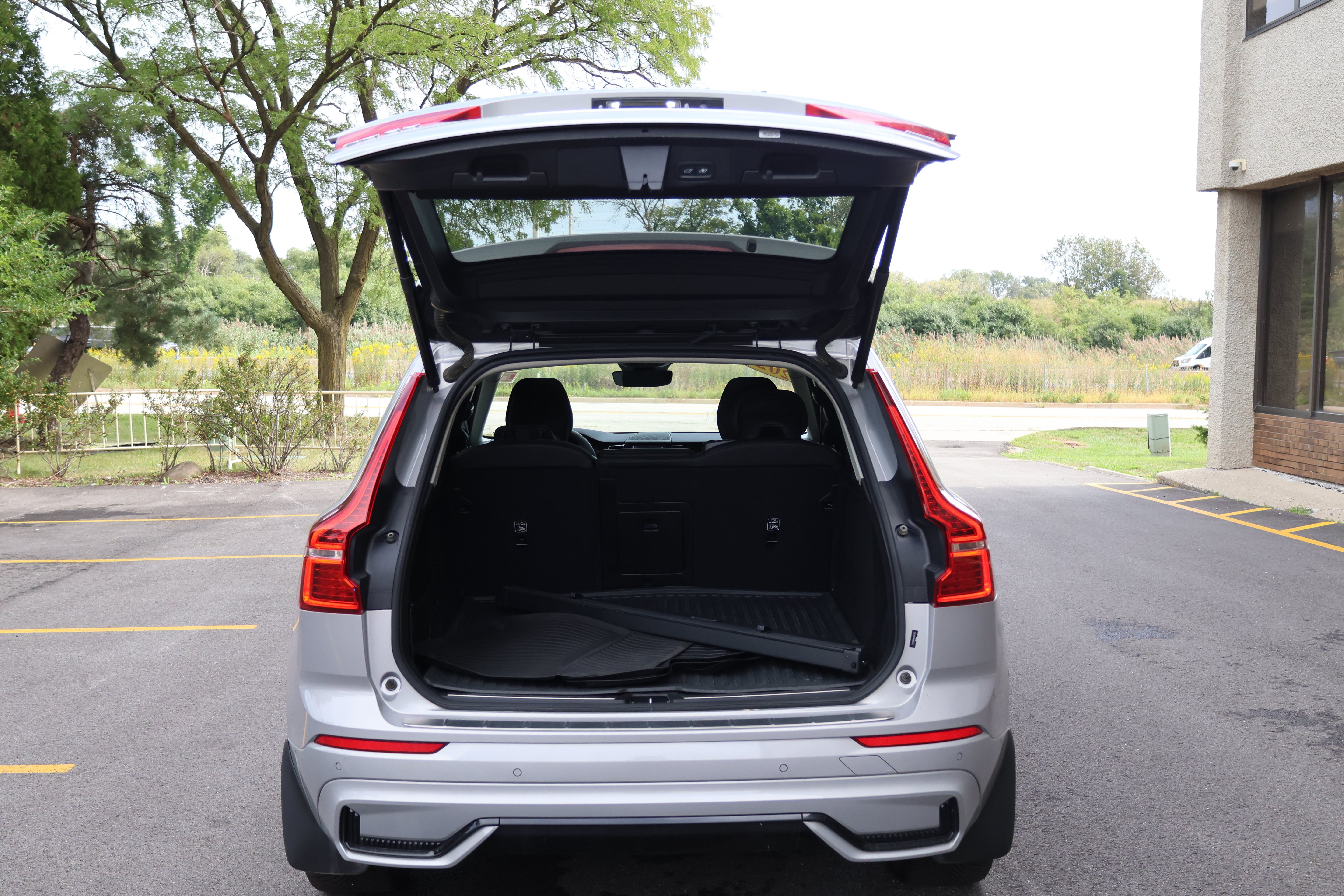 Used 2024 Volvo XC60 T8 Ultimate AWD/4WD image 5