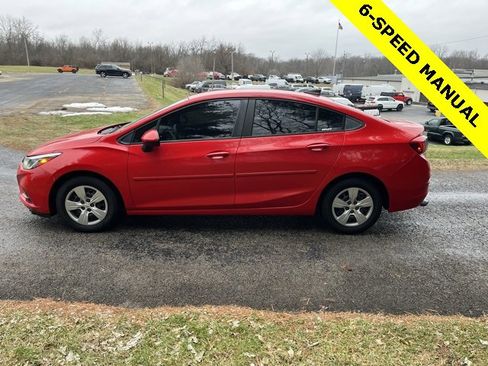 Used 2017 Chevrolet Cruze LS image 10