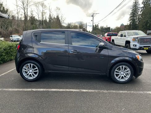 Used 2015 Chevrolet Sonic LT w/ Fun and Sun Package image 5
