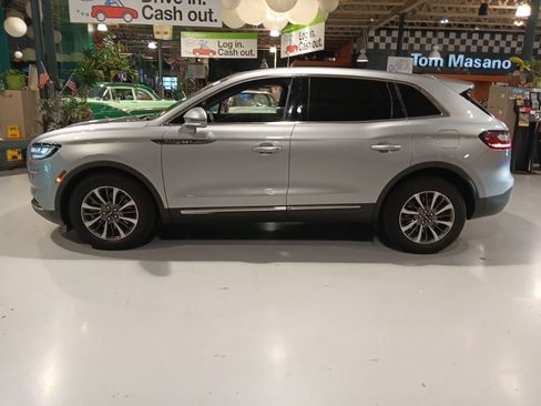 Used 2023 Lincoln Nautilus Reserve AWD/4WD image 12
