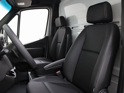 Used 2023 Mercedes-Benz Sprinter 3500 image 25