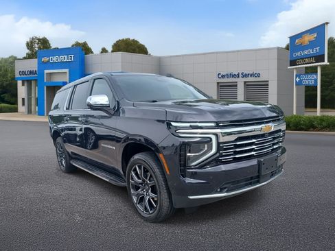 Used 2025 Chevrolet Suburban Premier AWD/4WD image 3