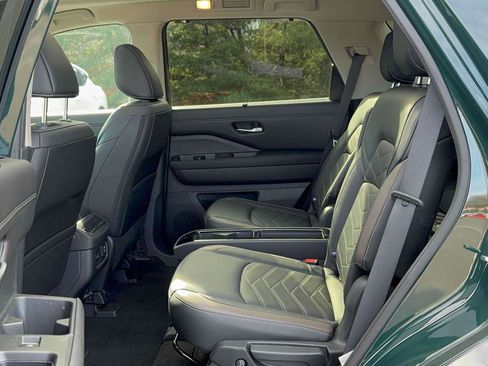 Used 2023 Nissan Pathfinder Platinum image 8