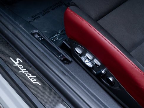 Used 2021 Porsche 718 Boxster Spyder RWD image 32
