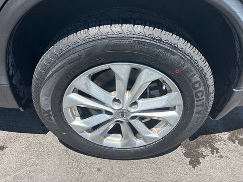 Used 2015 Nissan Rogue SV AWD/4WD image 9