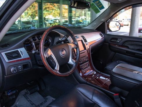 Used 2008 Cadillac Escalade EXT image 11