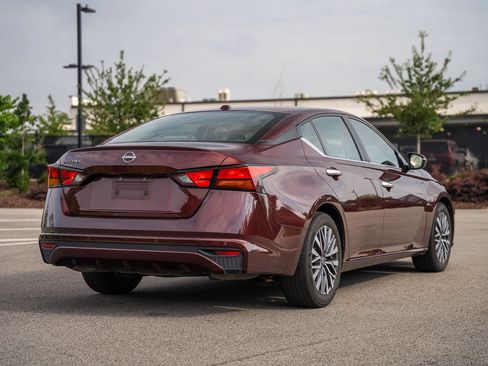 Used 2025 Nissan Altima 2.5 SV FWD image 7
