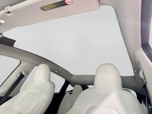 Used 2025 Tesla Model Y Long Range RWD image 22