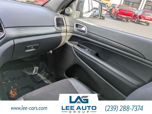 Used 2020 Jeep Grand Cherokee Altitude AWD/4WD image 16
