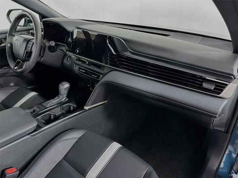 Used 2025 Toyota Camry SE image 27
