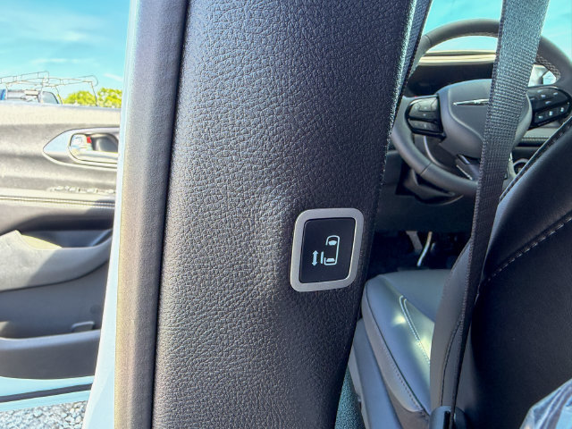 New 2026 Chrysler Pacifica Select AWD/4WD image 26