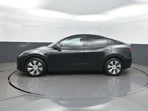 Used 2023 Tesla Model Y Long Range image 2