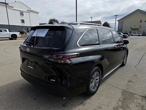 Certified 2026 Toyota Sienna XLE image 5