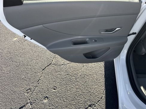 Used 2024 Hyundai Elantra SEL w/ Convenience Package image 21