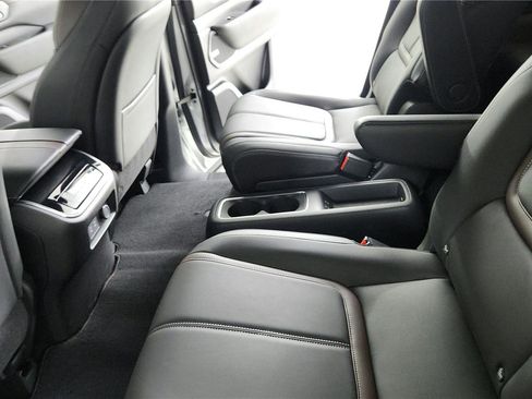 Certified 2025 Nissan Armada SL w/ Captain's Chari Seat Package AWD/4WD image 18