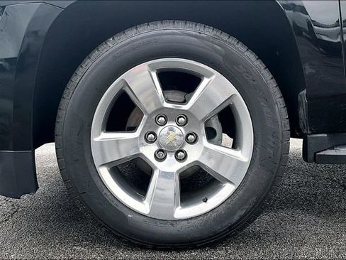 Used 2018 Chevrolet Suburban LT RWD image 34