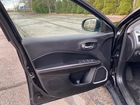 Used 2018 Jeep Compass Latitude w/ Popular Equipment Group image 10