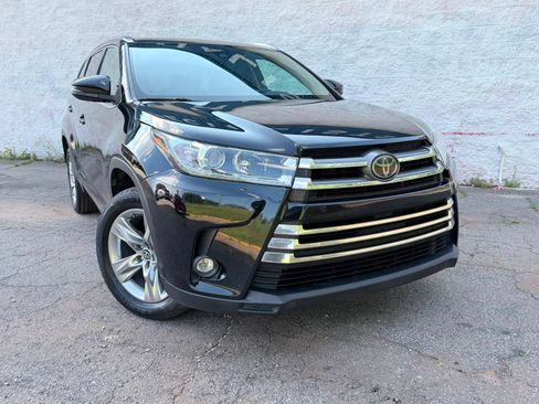 Used 2019 Toyota Highlander Limited FWD image 1