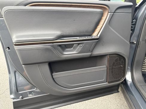 Used 2025 Rivian R1S Premium AWD/4WD image 15
