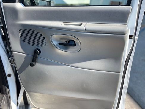 Used 2003 Ford E-350 and Econoline 350 XL RWD image 11
