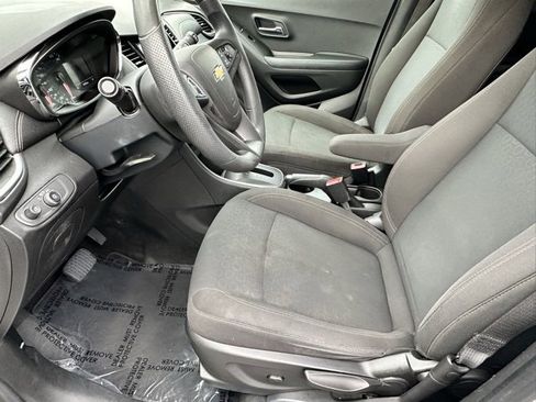 Used 2021 Chevrolet Trax LS w/ Tint and Cruise Package image 6