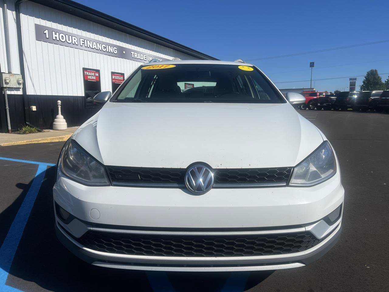 Used 2017 Volkswagen Golf Alltrack SEL AWD/4WD image 2