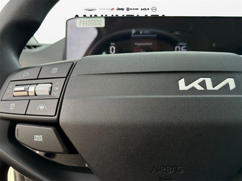 New 2025 Kia K4 LXS image 25