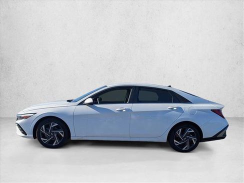 Used 2024 Hyundai Elantra SEL w/ Convenience Package image 9