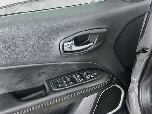 Used 2019 Jeep Compass Limited FWD image 15