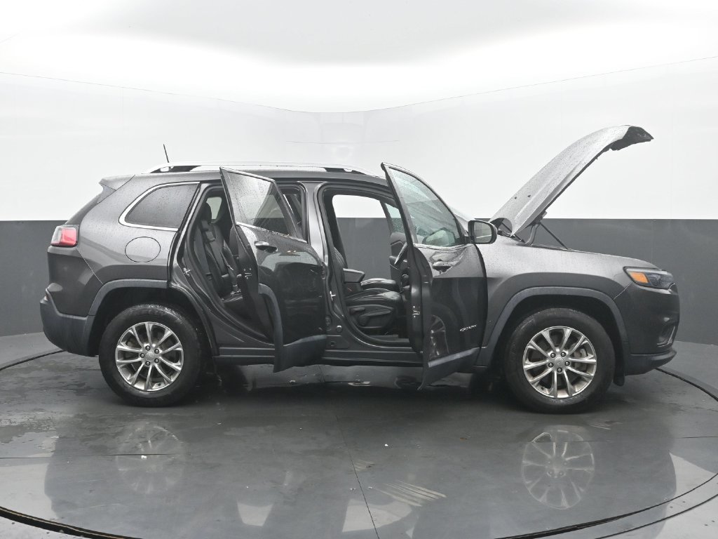 Used 2019 Jeep Cherokee Latitude Plus w/ Comfort/Convenience Group AWD/4WD image 59
