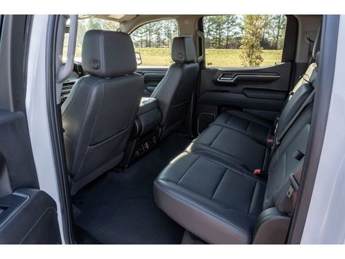 Used 2024 GMC Sierra 1500 SLT image 12