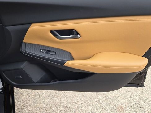 Used 2025 Nissan Sentra SV w/ SV Premium Package image 5