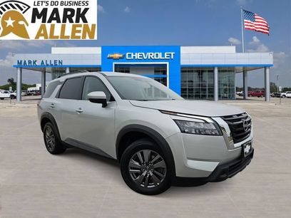 Used 2025 Nissan Pathfinder SV