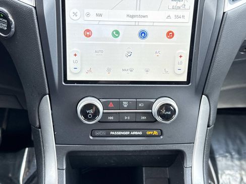 Used 2022 Ford Edge SEL image 11