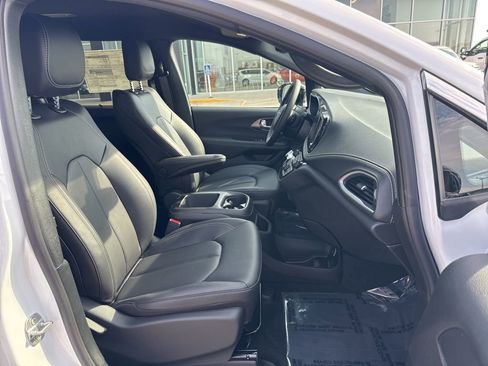 New 2026 Chrysler Pacifica Select image 29