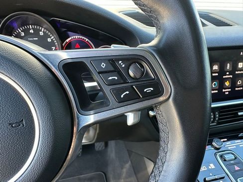 Used 2022 Porsche Cayenne Platinum Edition image 16