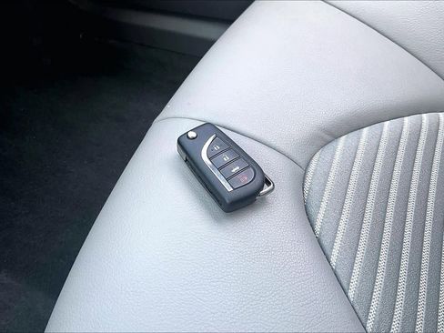 Used 2024 Toyota Camry SE AWD/4WD image 14