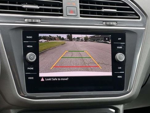 Used 2024 Volkswagen Tiguan SE image 17