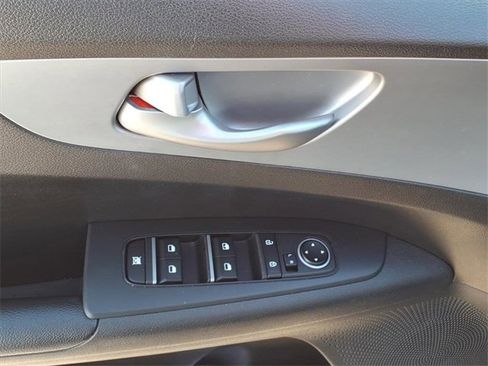 Used 2023 Kia Forte LXS image 8