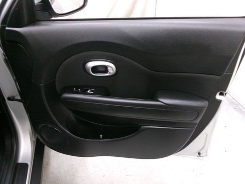 Used 2018 Kia Soul Base 4dr Crossover 6A image 24