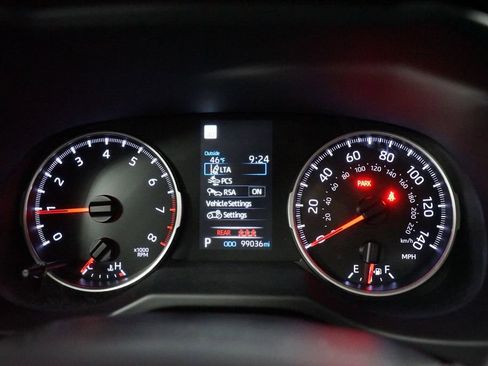 Used 2022 Toyota RAV4 LE image 15