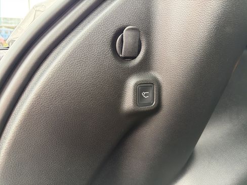 Used 2023 Jeep Compass Latitude w/ Sun and Sound Group AWD/4WD image 29