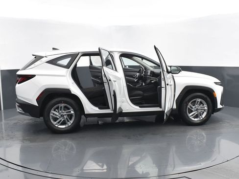 Used 2025 Hyundai Tucson SE image 27