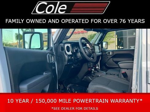 Used 2024 Jeep Wrangler Unlimited image 2