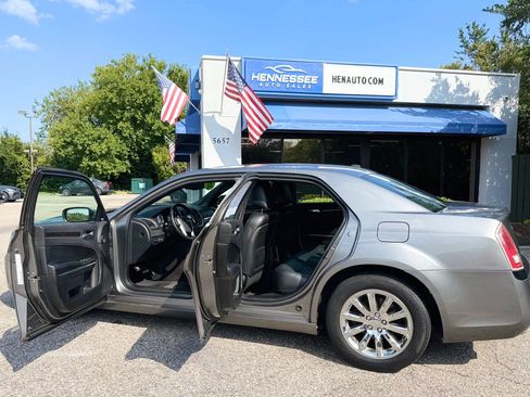 Used 2011 Chrysler 300 Limited RWD image 8