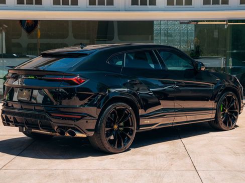 Used 2024 Lamborghini Urus S AWD/4WD image 3