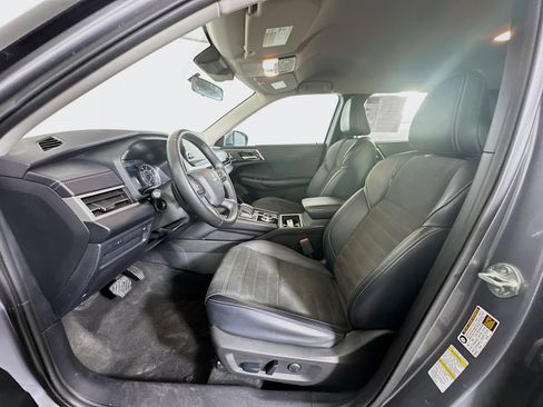 Used 2024 Mitsubishi Outlander SE image 13