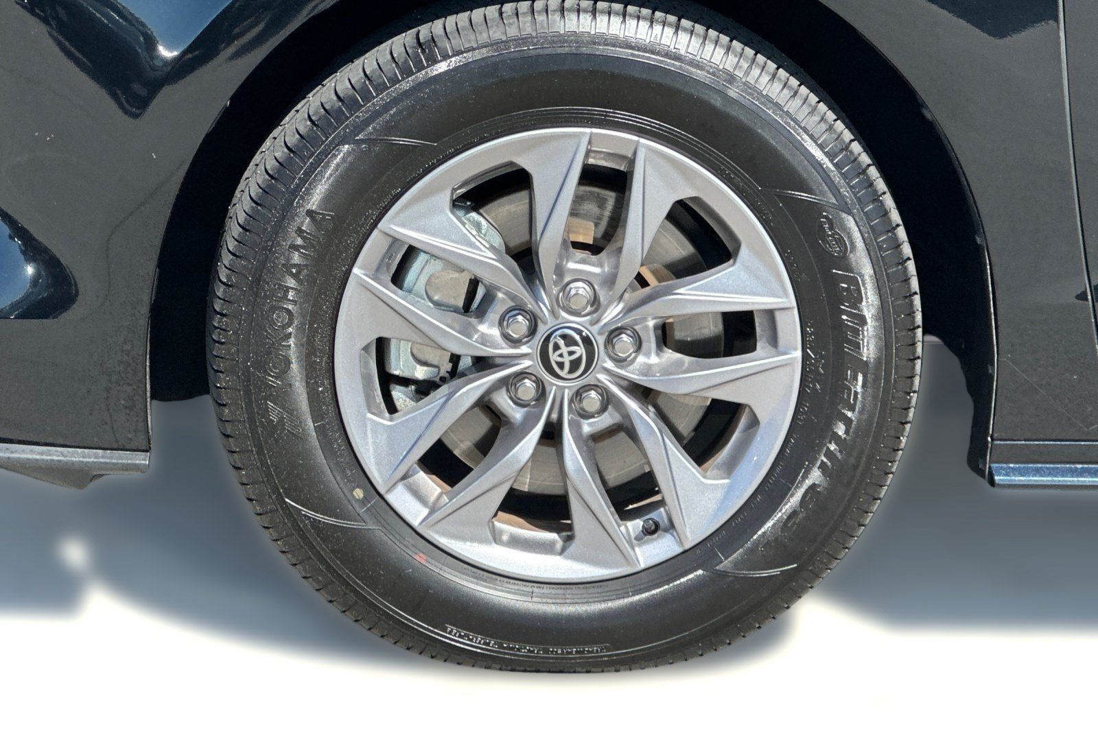 Used 2026 Toyota Sienna XLE FWD image 12