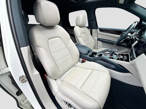 Used 2019 Porsche Cayenne S image 30